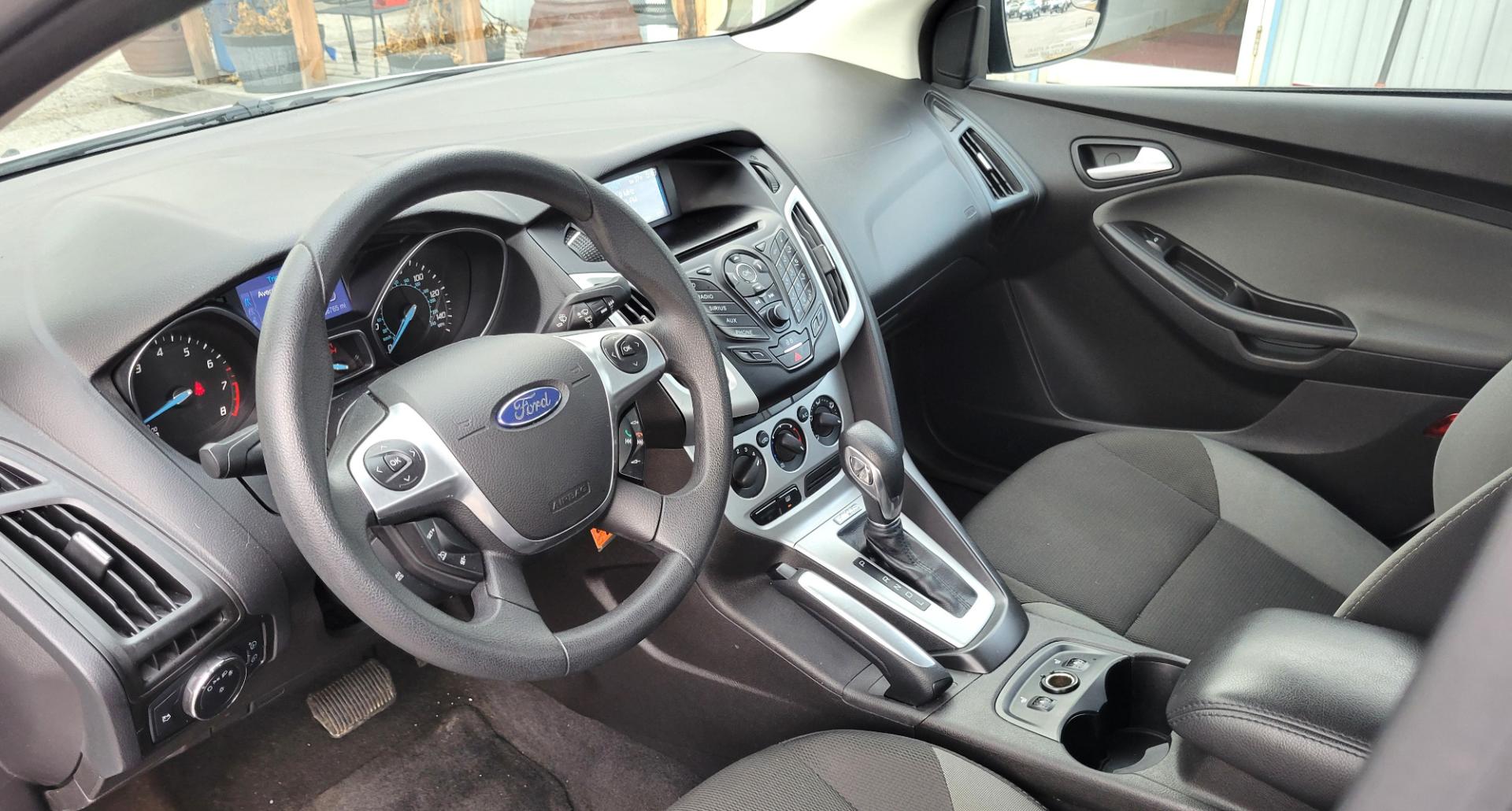 2013 White /Black Ford Focus SE (1FADP3F23DL) with an 2.0L I4 engine, 6 Speed Automatic transmission, located at 450 N Russell, Missoula, MT, 59801, (406) 543-6600, 46.874496, -114.017433 - Great Little Sedan. Excellent Fuel Economy. Only 69K Miles! Heated Seats. Air Cruise Tilt. Power Windows and Locks. AM FM CD XM Bluetooth. - Photo#12